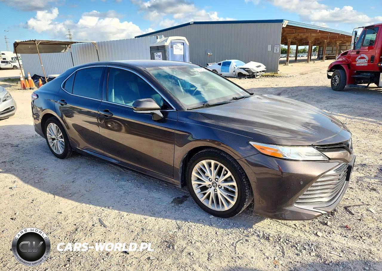 2018 Toyota Camry Xle VIN:4T1B11HK6JU117363 - 4