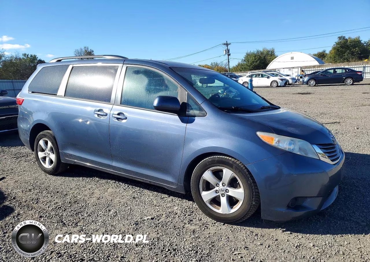 2017 Toyota Sienna Le VIN:5TDKZ3DC8HS819996 - 4