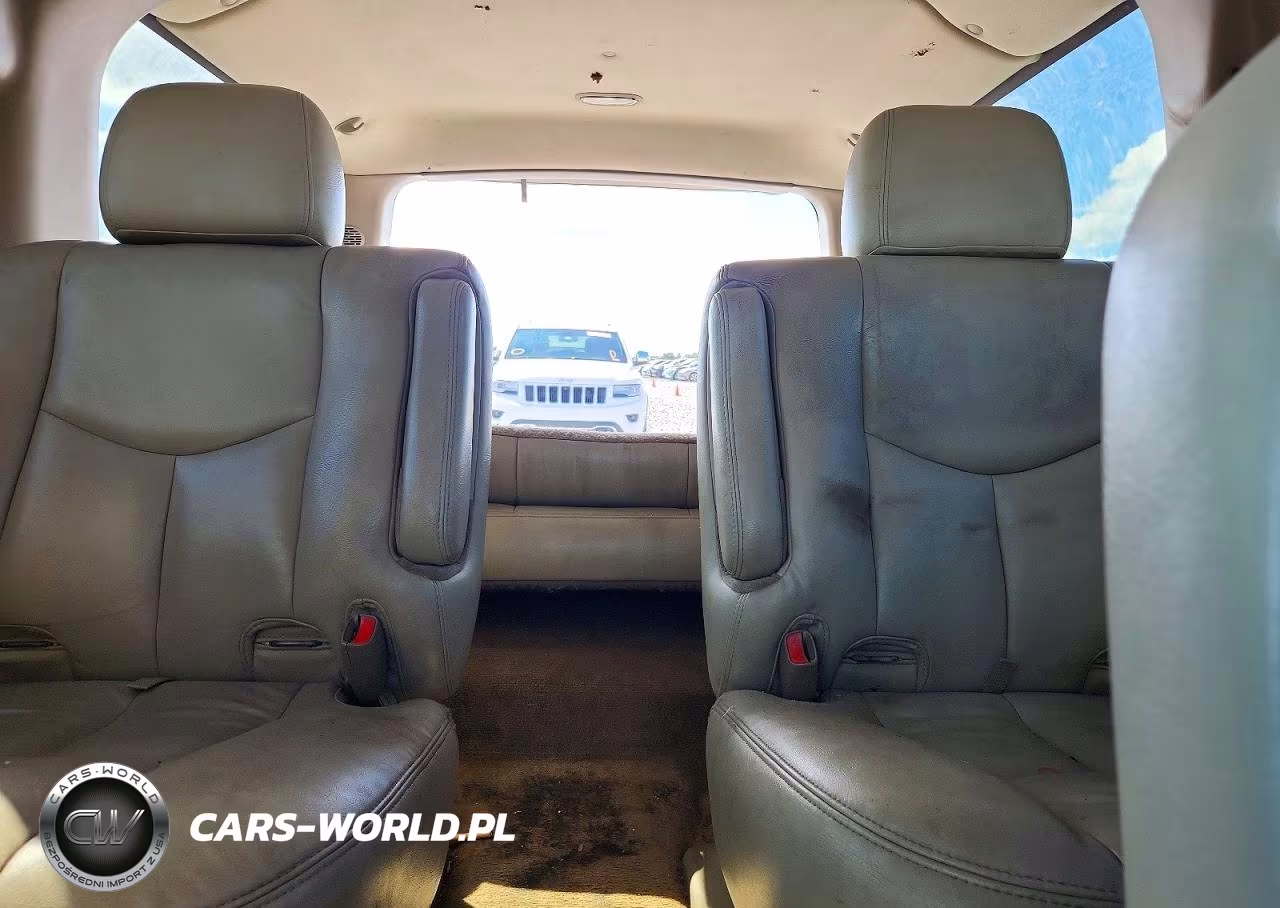 2005 Chevrolet Suburban C1500 VIN:3GNEC16Z55G199260 - 10