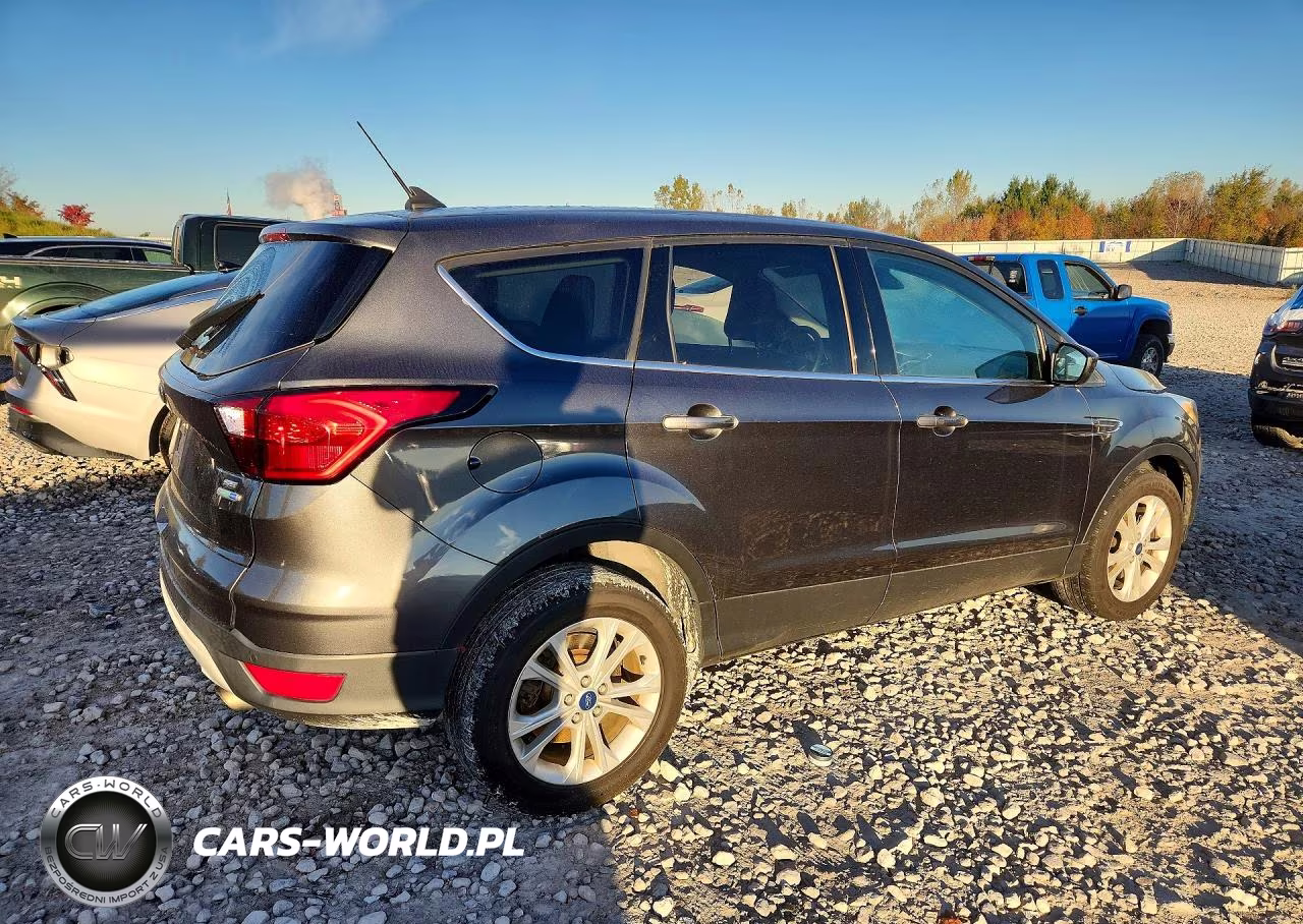 2019 Ford Escape Se VIN:1FMCU9GD7KUB81314 - 3