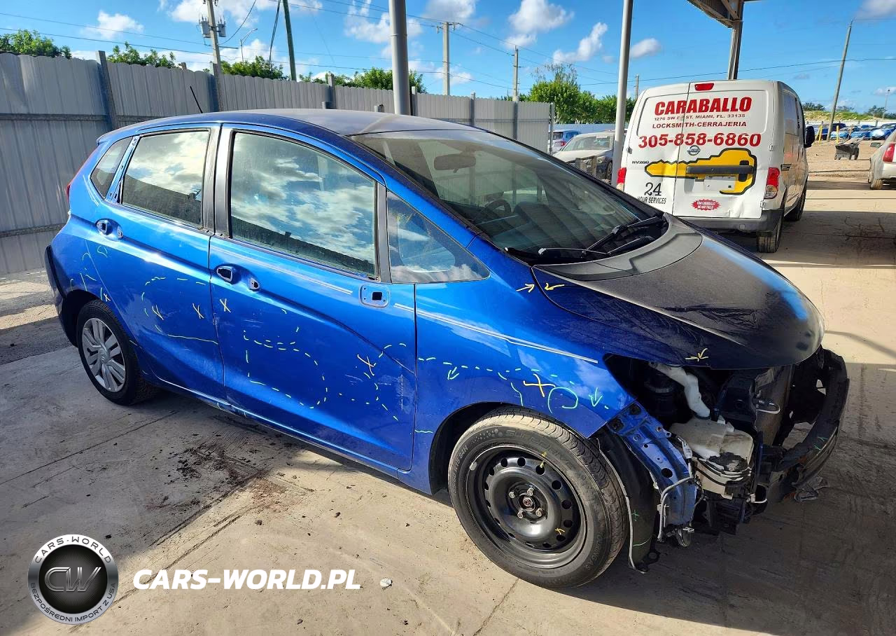 2015 Honda Fit Lx VIN:3HGGK5H5XFM770798 - 4
