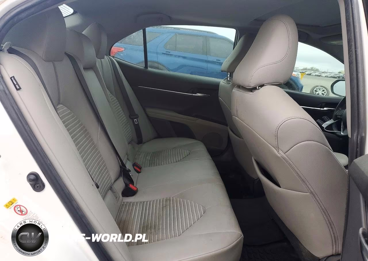 2018 Toyota Camry Se VIN:4T1B11HKXJU128611 - 10