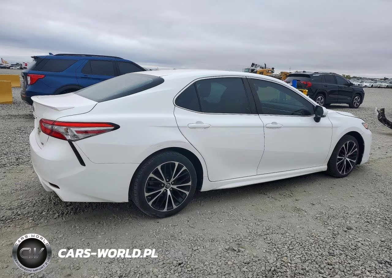 2018 Toyota Camry Se VIN:4T1B11HKXJU128611 - 3
