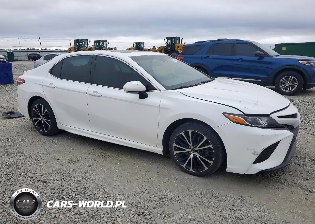 2018 Toyota Camry Se VIN:4T1B11HKXJU128611 - 4