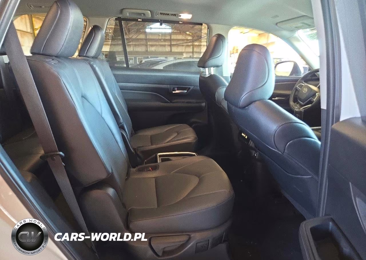 2025 Toyota Grand Highlander Xle VIN:5TDAAAB5XSS087387 - 11