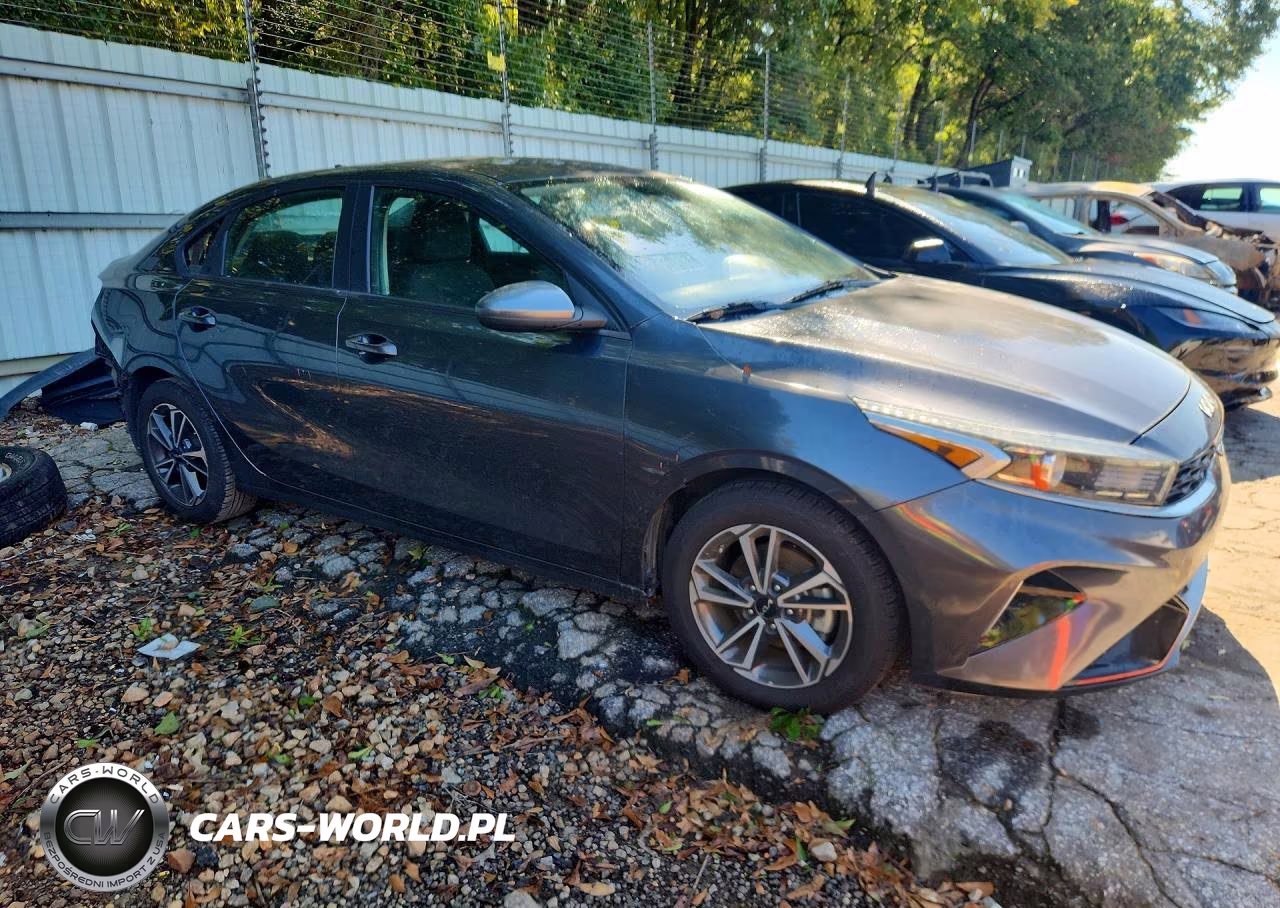 2022 Kia Forte Lxs VIN:3KPF24AD8NE460180 - 4