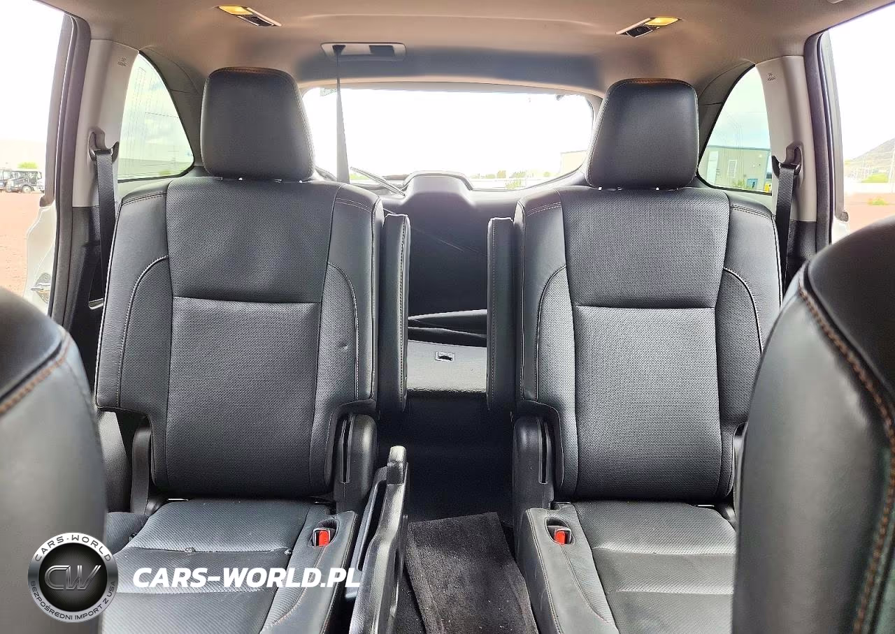 2018 Toyota Highlander Hybrid Limited Platinum VIN:5TDDGRFHXJS043936 - 10