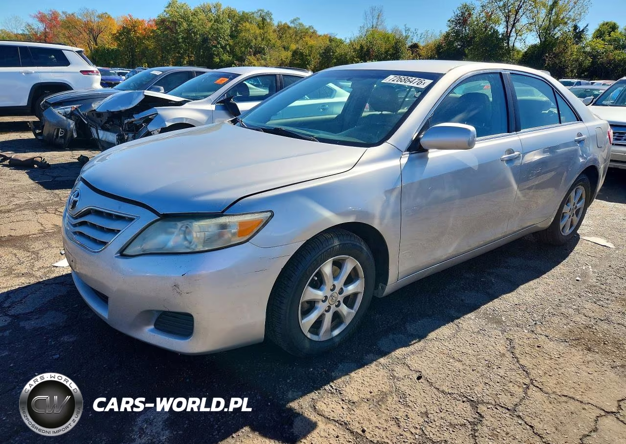 2011 Toyota Camry Le – zdjęcie 1 z 12