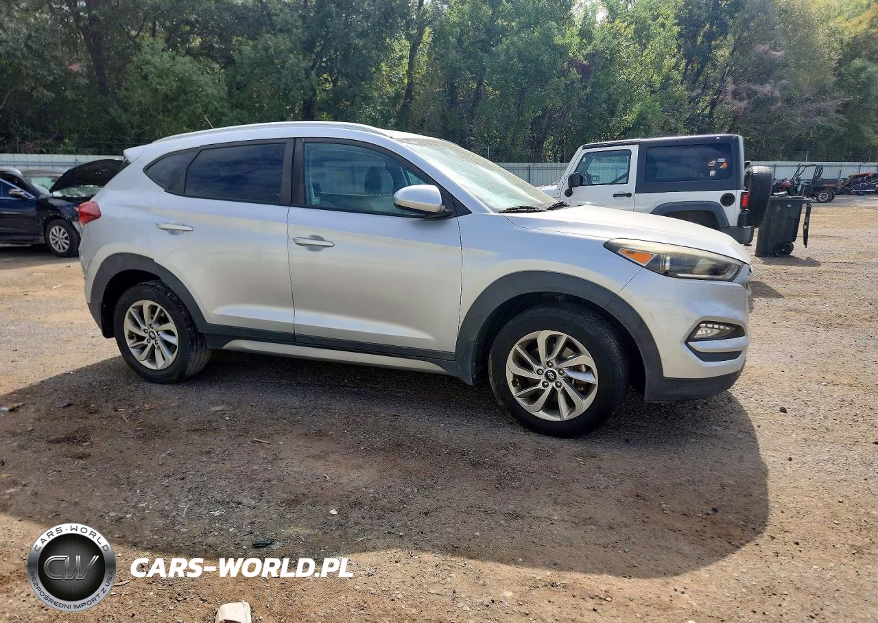 2017 Hyundai Tucson Se VIN:KM8J33A4XHU326595 - 4