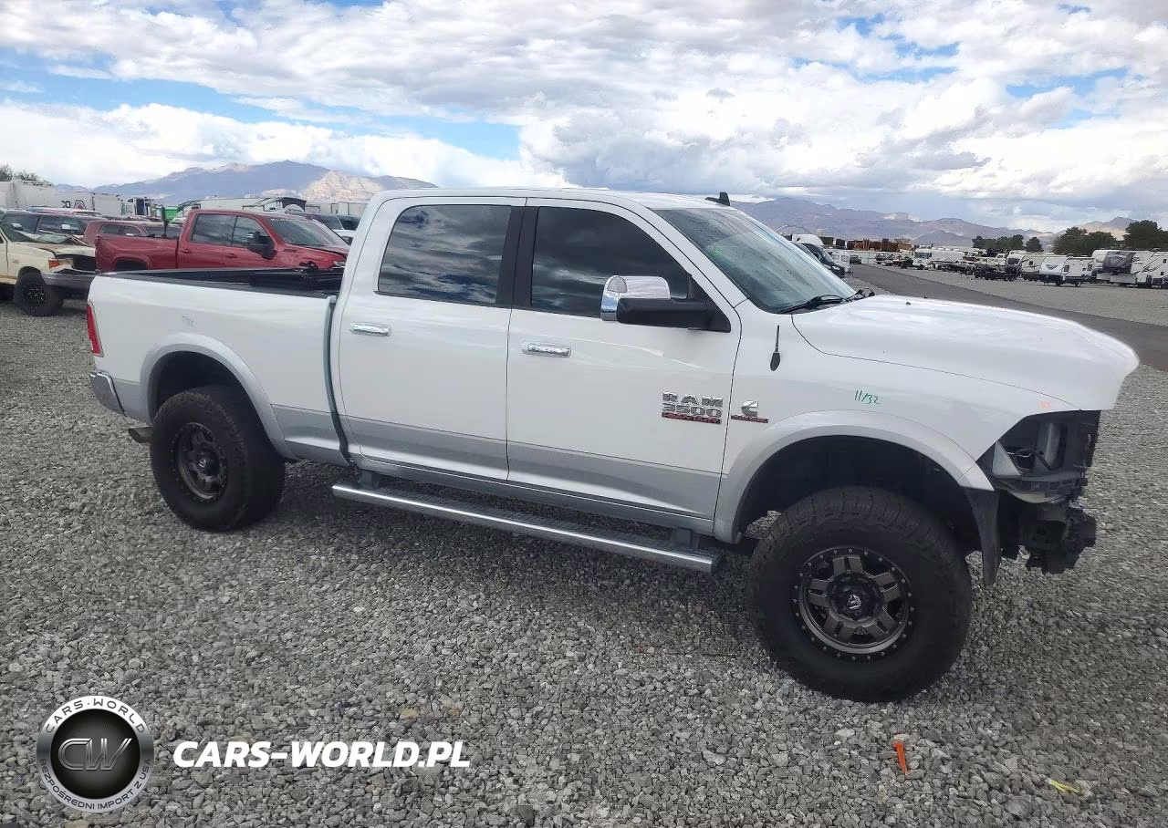 2015 Ram 3500 Laramie VIN:3C63R3EL1FG703576 - 4