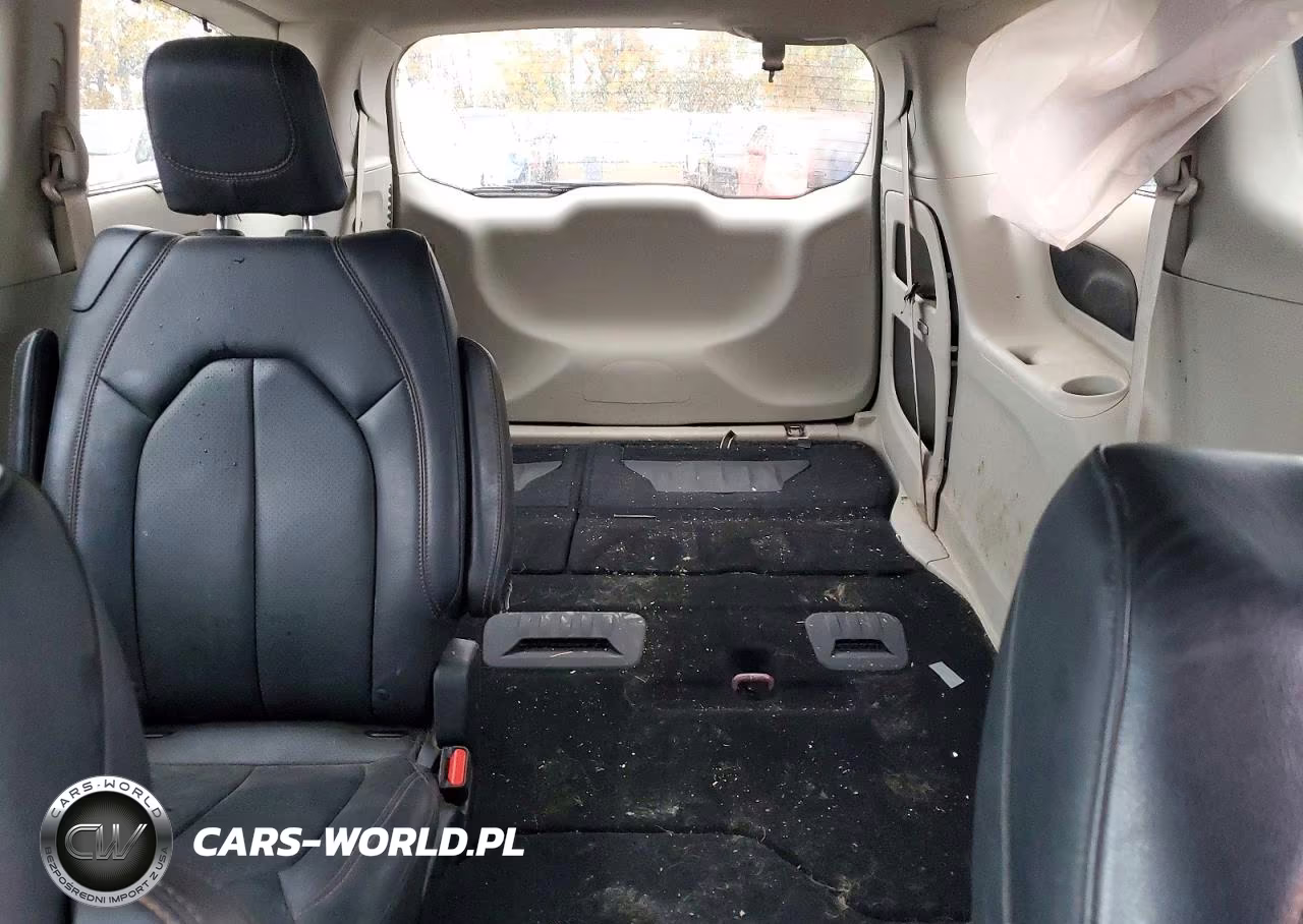2019 Chrysler Pacifica Touring L VIN:2C4RC1BG6KR549189 - 10