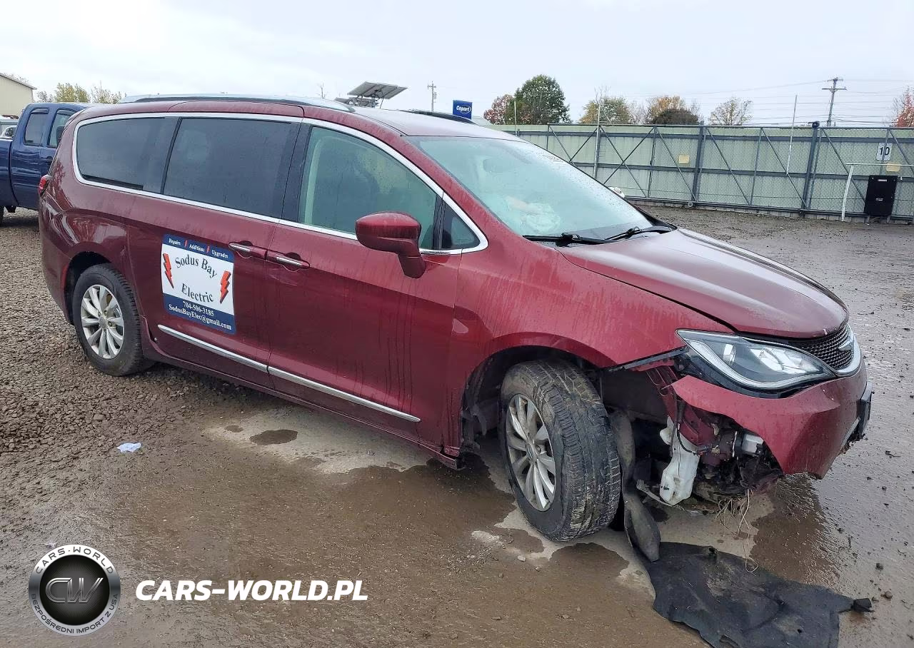 2019 Chrysler Pacifica Touring L VIN:2C4RC1BG6KR549189 - 4