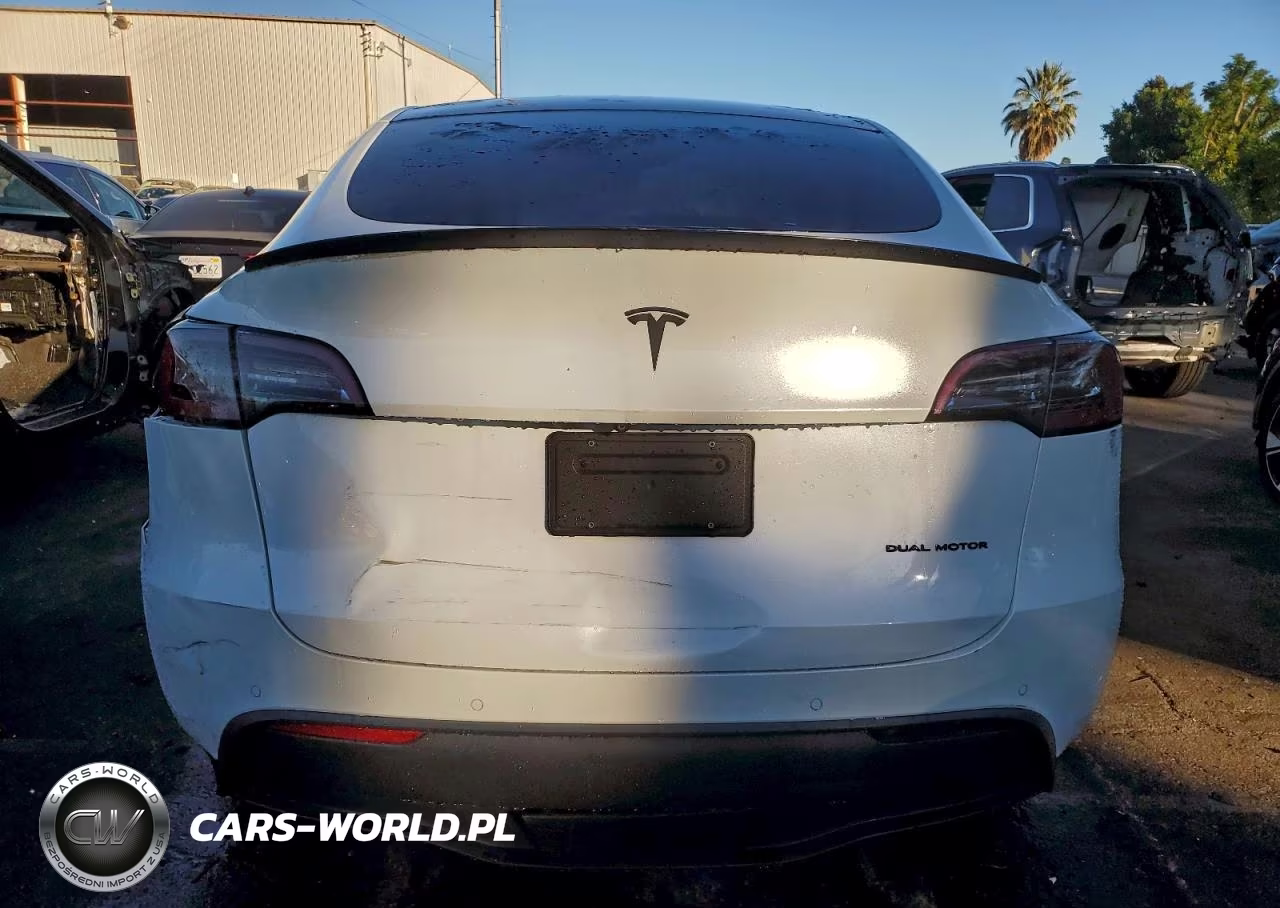 2020 Tesla Model Y VIN:5YJYGDEE5LF012872 - 18