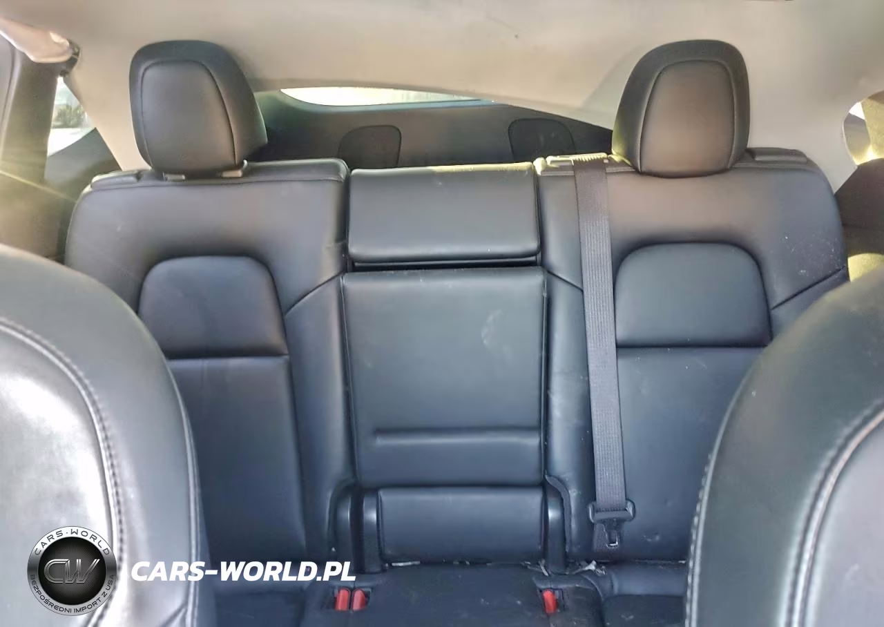 2020 Tesla Model Y VIN:5YJYGDEE5LF012872 - 29