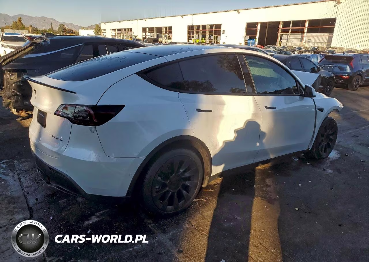 2020 Tesla Model Y VIN:5YJYGDEE5LF012872 - 7
