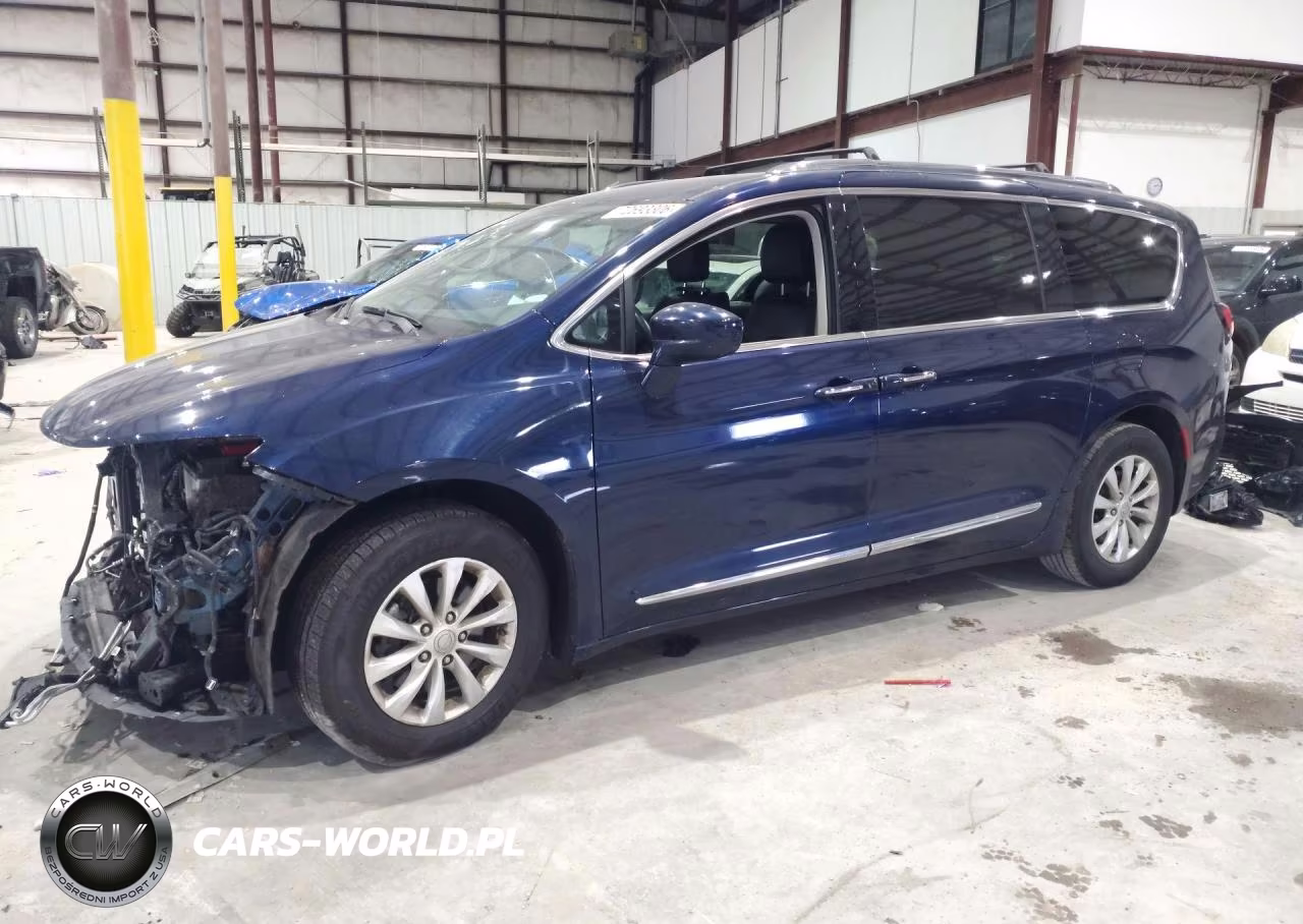 2019 Chrysler Pacifica Touring L VIN:2C4RC1BG6KR554537 - 1