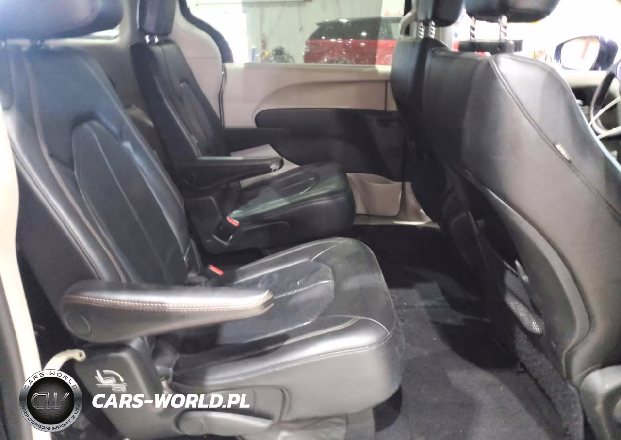 2019 Chrysler Pacifica Touring L VIN:2C4RC1BG6KR554537 - 11