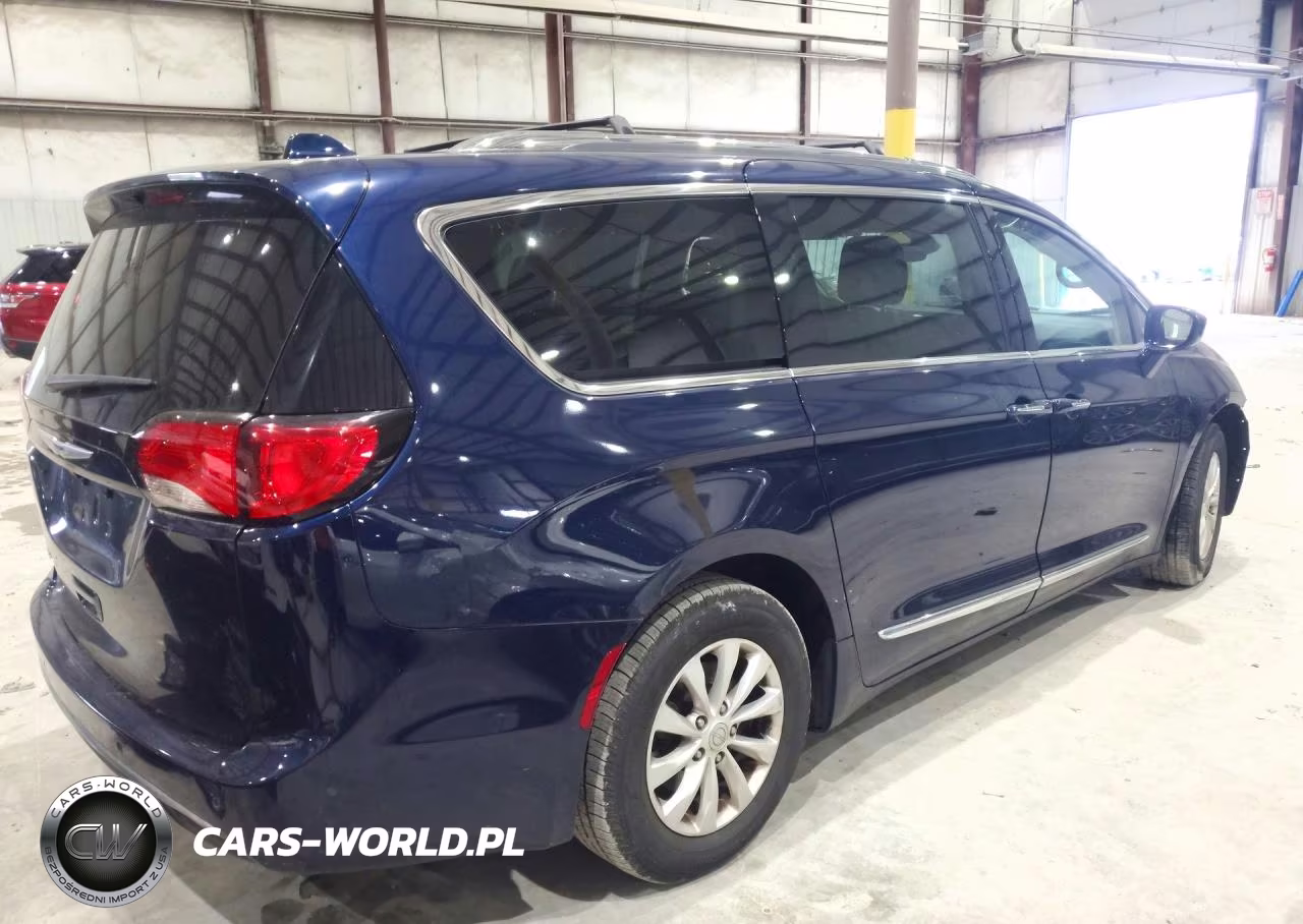 2019 Chrysler Pacifica Touring L VIN:2C4RC1BG6KR554537 - 3