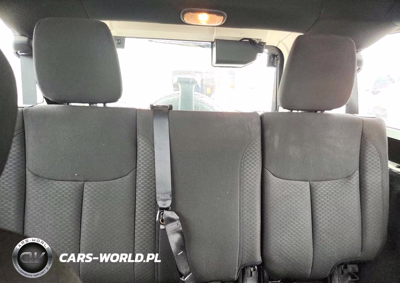 2015 Jeep Wrangler Unlimited Sport VIN:1C4BJWKG4FL632204 - 10