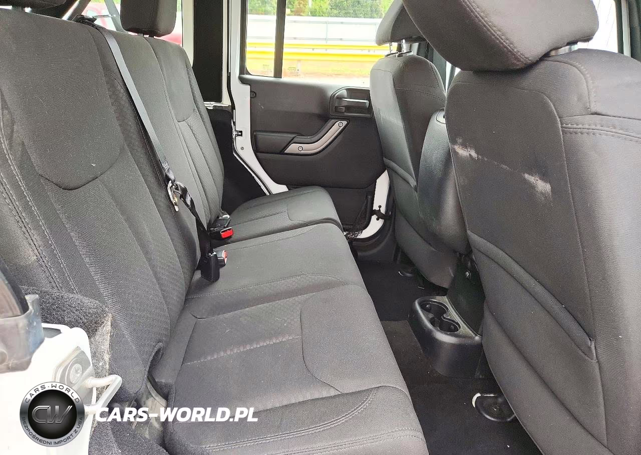 2015 Jeep Wrangler Unlimited Sport VIN:1C4BJWKG4FL632204 - 11