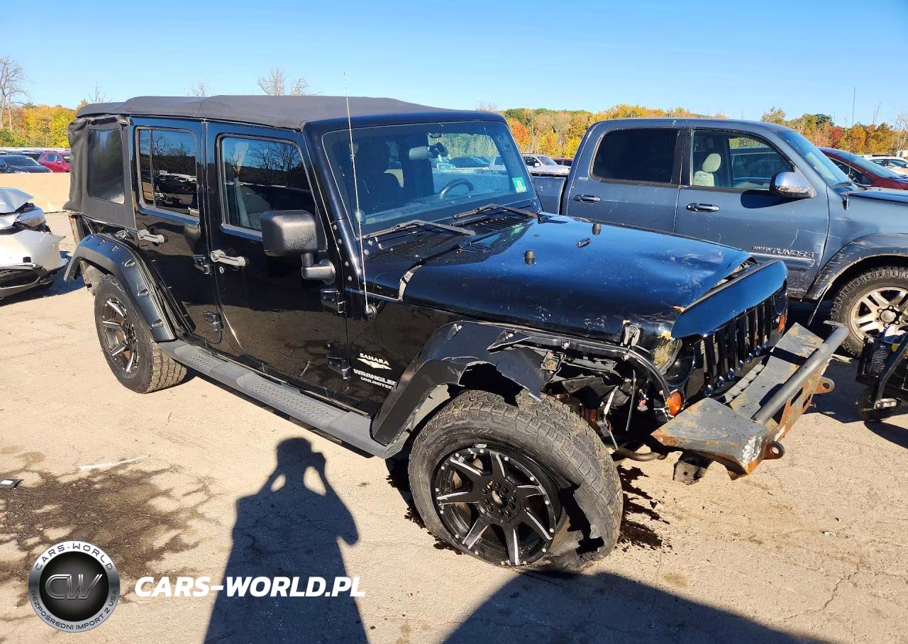 2012 Jeep Wrangler Unlimited Sahara VIN:1C4BJWEG9CL133325 - 4