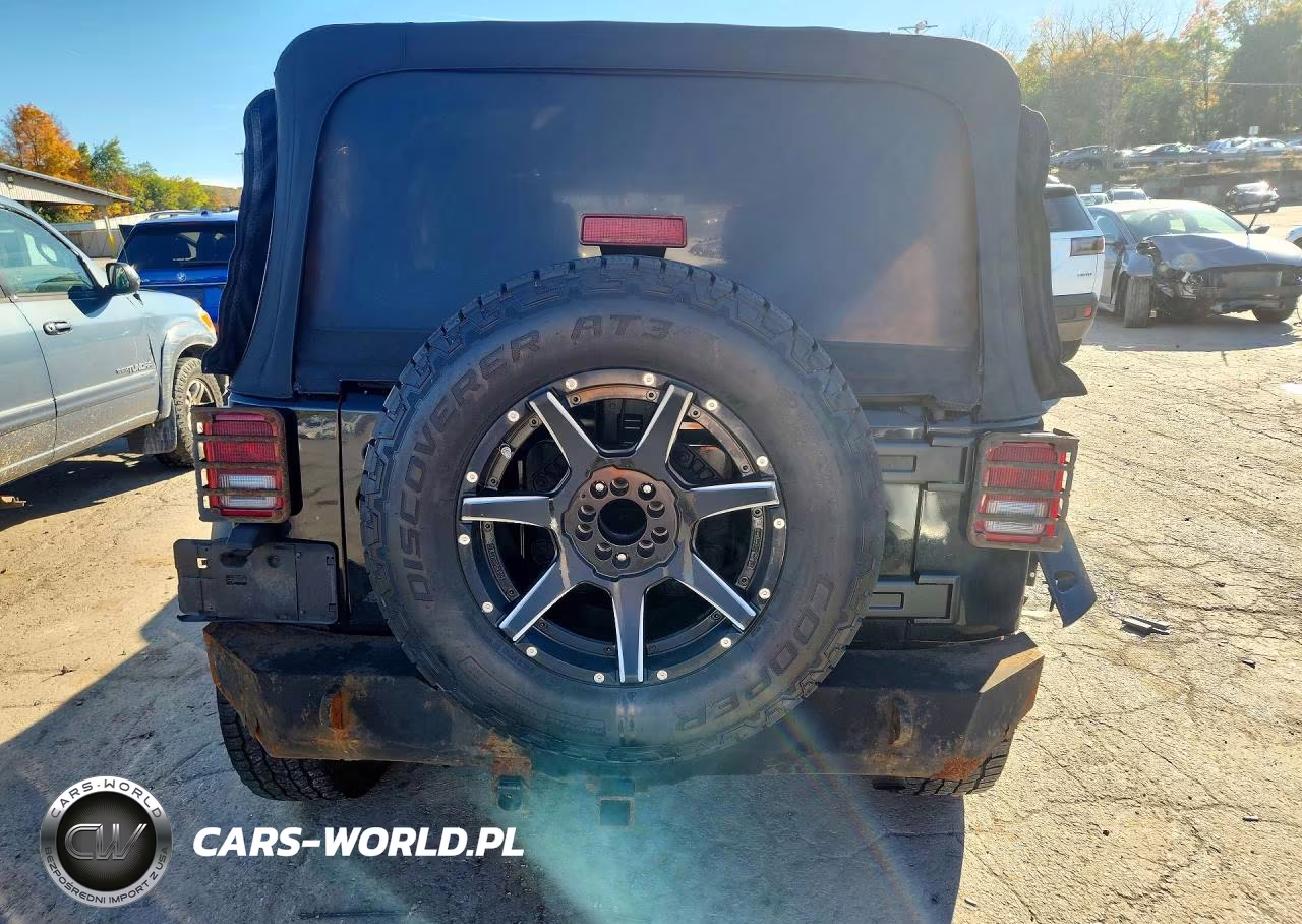 2012 Jeep Wrangler Unlimited Sahara VIN:1C4BJWEG9CL133325 - 6