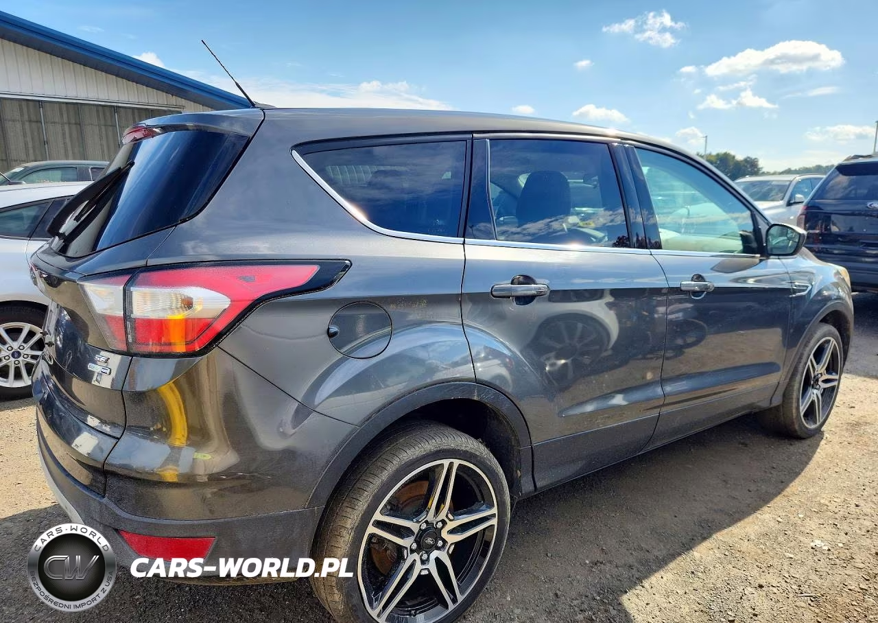 2017 Ford Escape Se VIN:1FMCU9GD4HUB93641 - 3