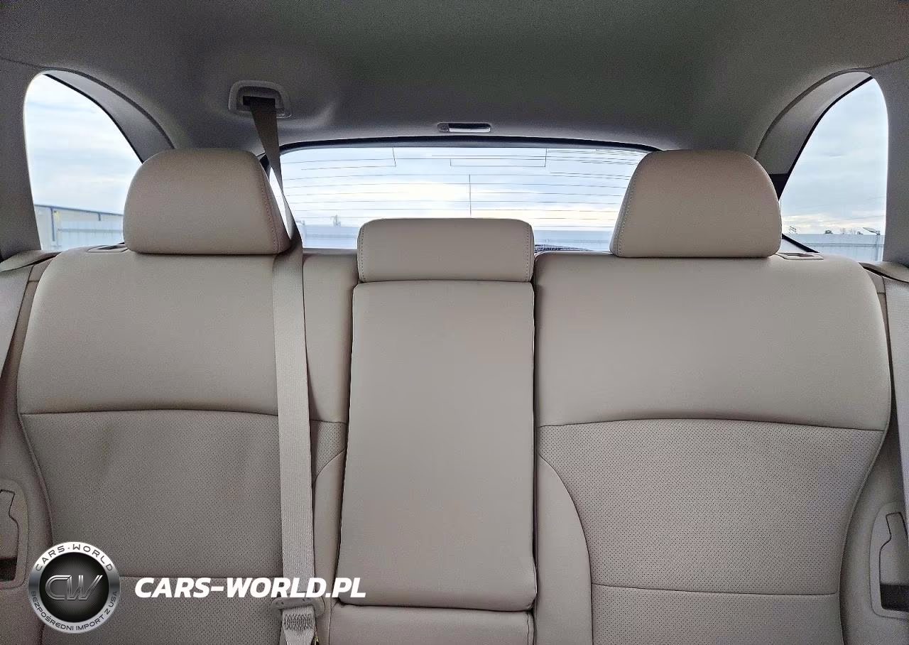 2019 Subaru Outback 3.6R Limited VIN:4S4BSENC6K3270723 - 10