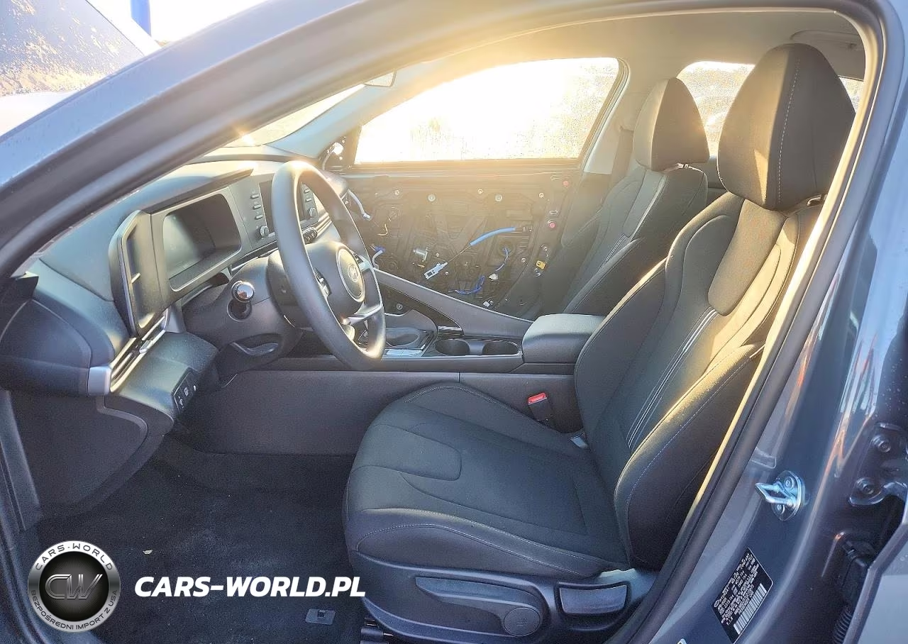2026 Hyundai Elantra Hybrid Blue VIN:KMHLM4DJ5TU210873 - 7
