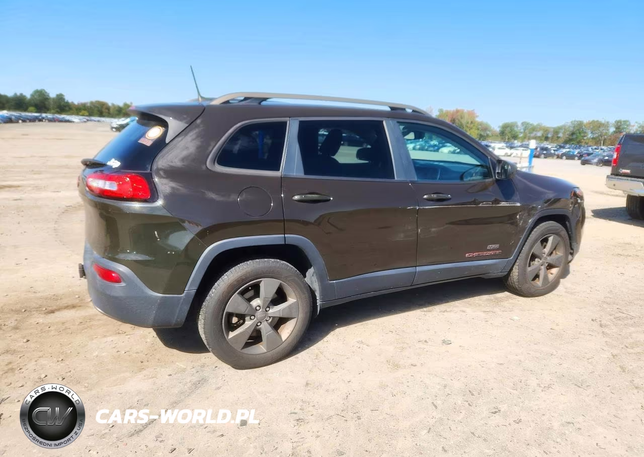 2016 Jeep Cherokee Latitude VIN:1C4PJMCB9GW317198 - 3