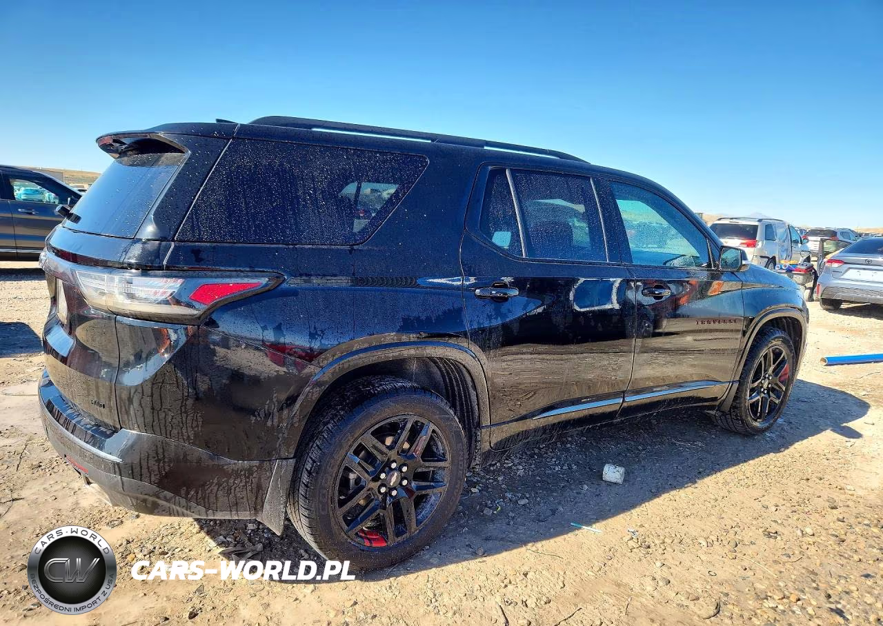 2020 Chevrolet Traverse Premier VIN:1GNEVKKWXLJ133682 - 3