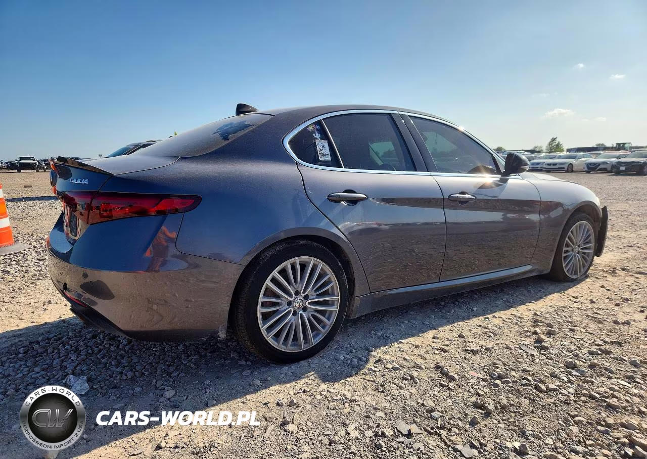 2017 Alfa Romeo Giulia Ti Q4 VIN:ZARFAEEN3H7556921 - 3