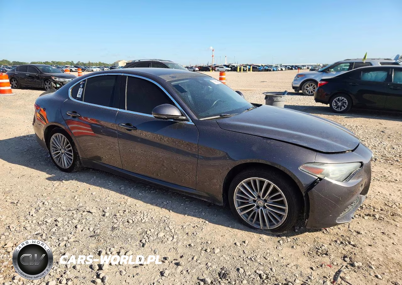 2017 Alfa Romeo Giulia Ti Q4 VIN:ZARFAEEN3H7556921 - 4