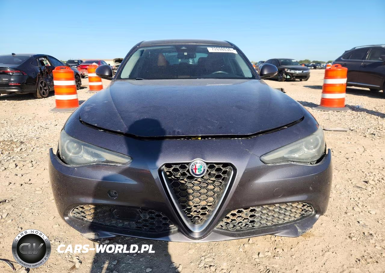 2017 Alfa Romeo Giulia Ti Q4 VIN:ZARFAEEN3H7556921 - 5