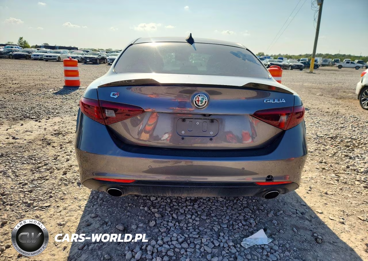 2017 Alfa Romeo Giulia Ti Q4 VIN:ZARFAEEN3H7556921 - 6