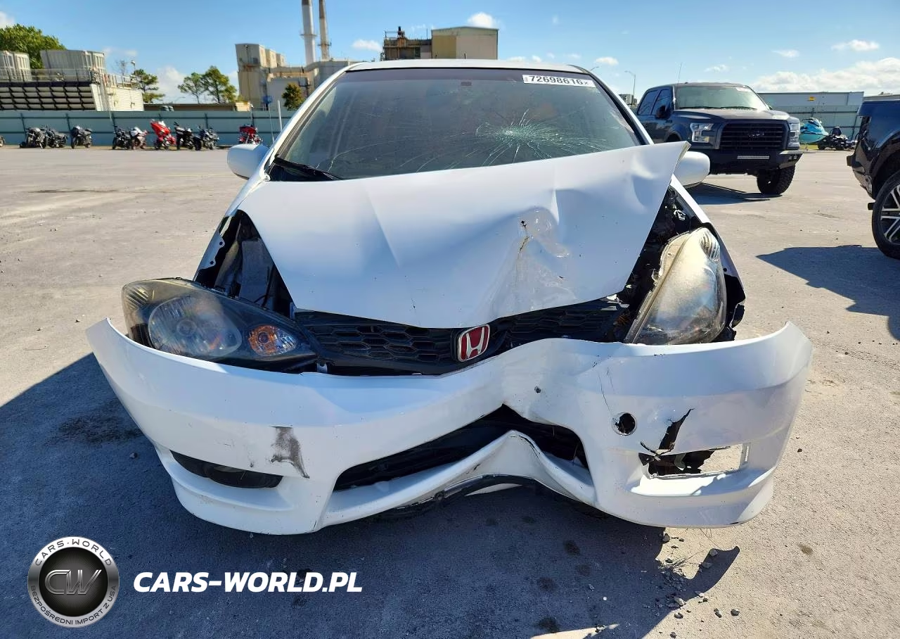 2013 Honda Fit Sport VIN:JHMGE8H51DC043943 - 5