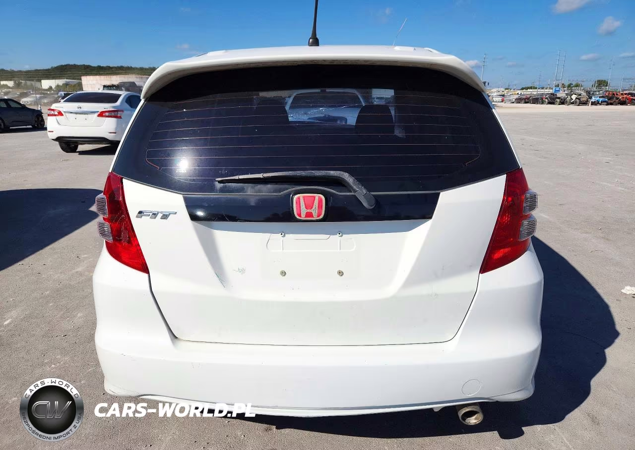 2013 Honda Fit Sport VIN:JHMGE8H51DC043943 - 6