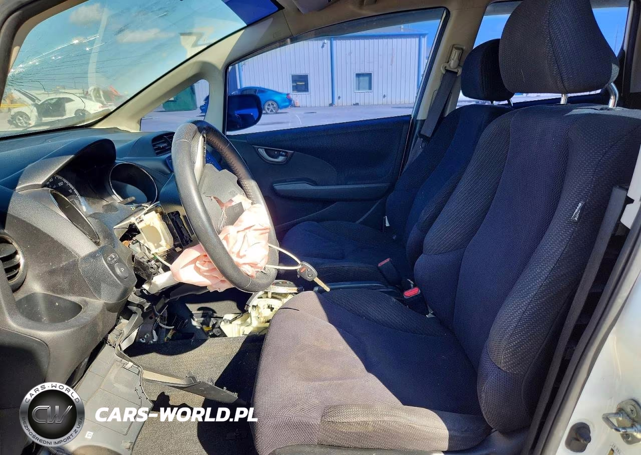 2013 Honda Fit Sport VIN:JHMGE8H51DC043943 - 7