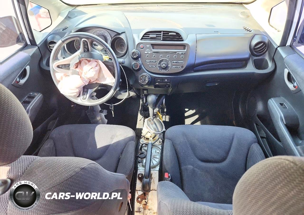 2013 Honda Fit Sport VIN:JHMGE8H51DC043943 - 8
