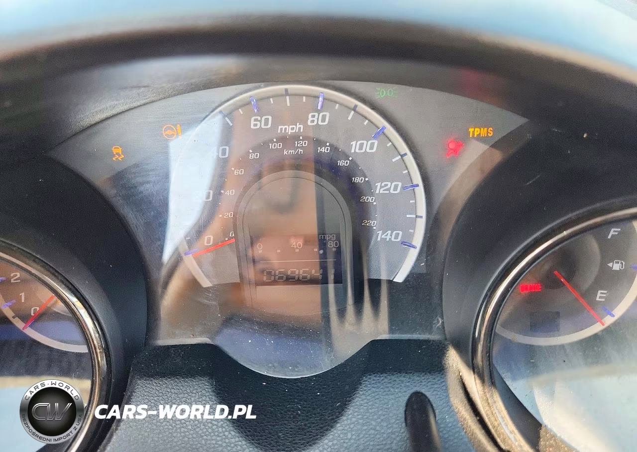 2013 Honda Fit Sport VIN:JHMGE8H51DC043943 - 9
