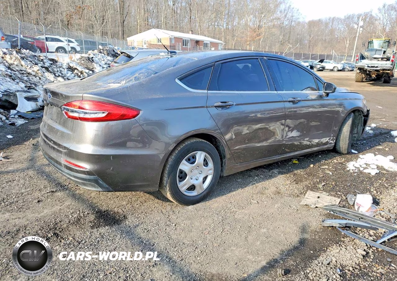 2019 Ford Fusion S VIN:3FA6P0G76KR250151 - 3