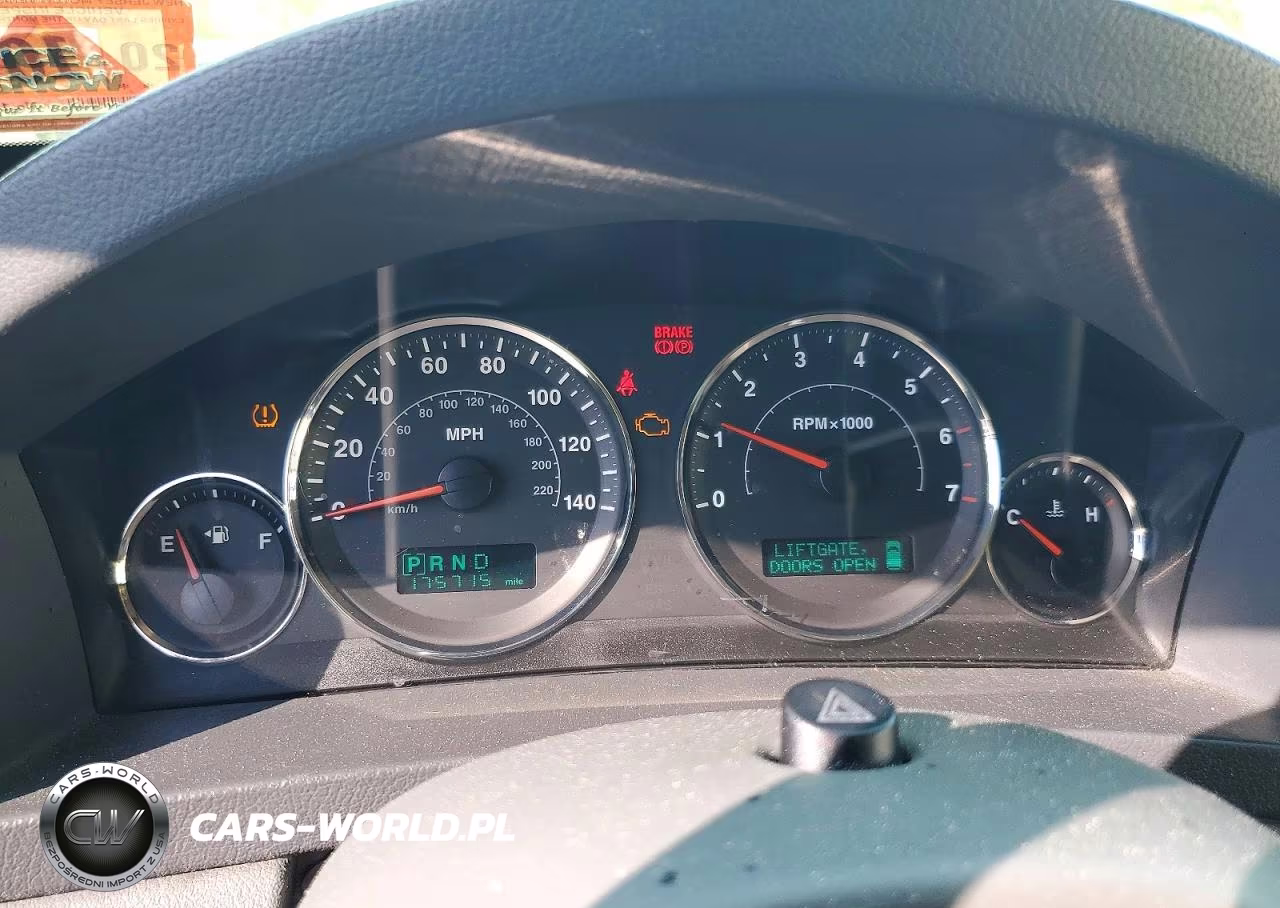 2007 Jeep Grand Cherokee Laredo VIN:1J8GR48K47C502108 - 9