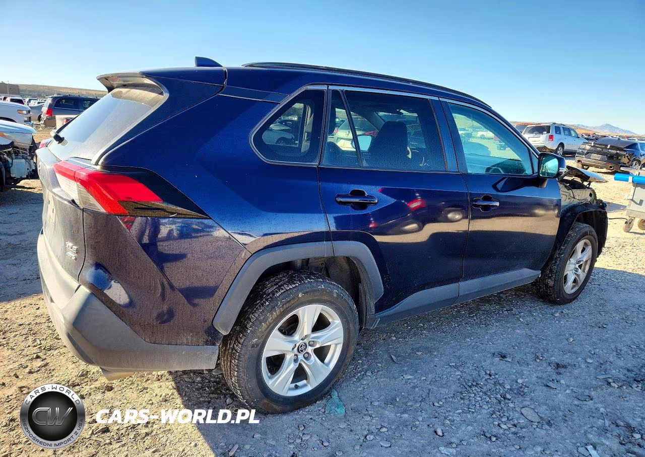 2021 Toyota Rav4 Xle VIN:2T3P1RFV3MW215778 - 3