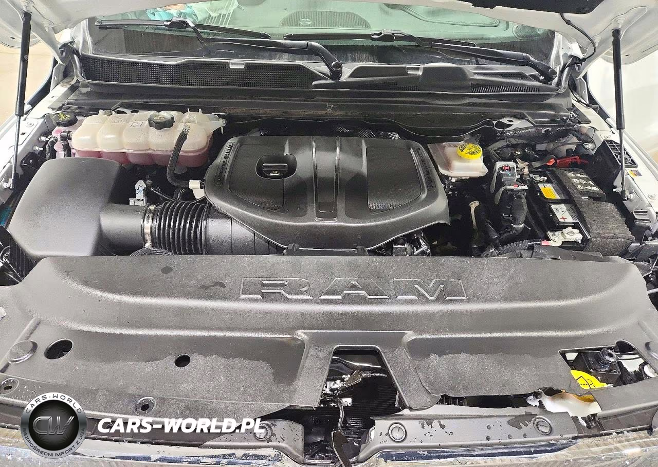 2026 Ram 1500 Laramie VIN:3C6SRFJP1T4202335 - 11