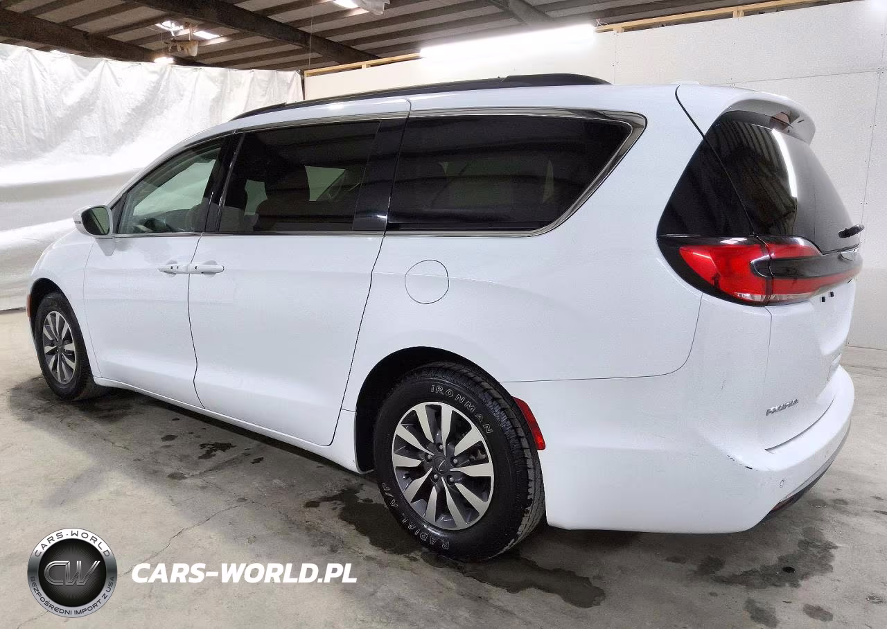 2022 Chrysler Pacifica Touring L VIN:2C4RC1BG3NR106373 - 2