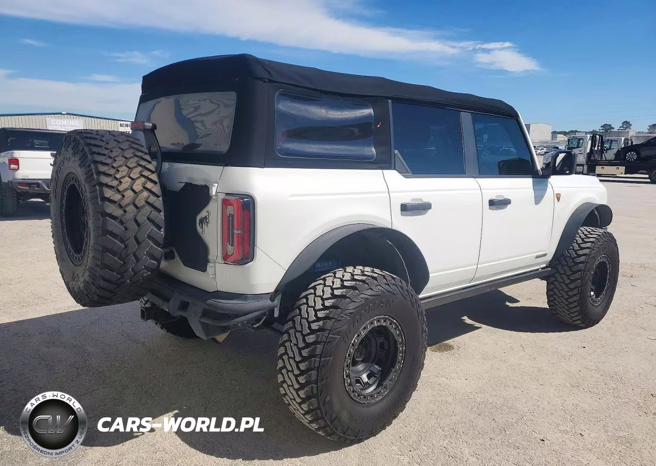 2022 Ford Bronco Base VIN:1FMEE5DH7NLA85571 - 3