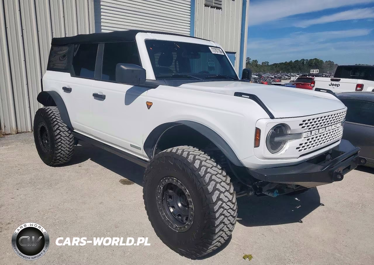 2022 Ford Bronco Base VIN:1FMEE5DH7NLA85571 - 4