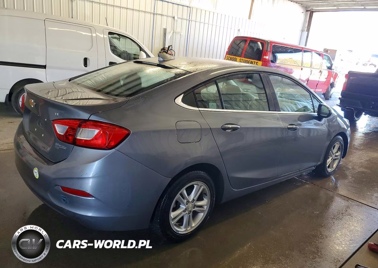 2018 Chevrolet Cruze Lt VIN:1G1BE5SM4J7228883 - 3