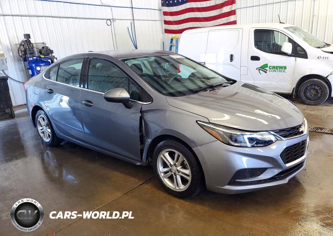 2018 Chevrolet Cruze Lt VIN:1G1BE5SM4J7228883 - 4