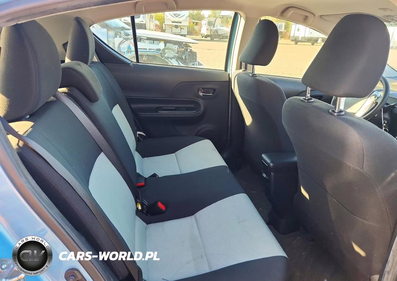 2015 Toyota Prius C Two VIN:JTDKDTB32F1114820 - 10